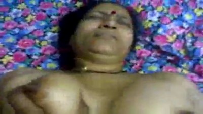 Coimbatore old aunty pundaiyil hot scene